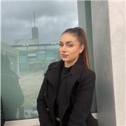 Persona trabajadora, empatica y organizada además de experiencia previa con niños